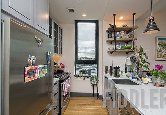 3rd image of 26 West St #3R