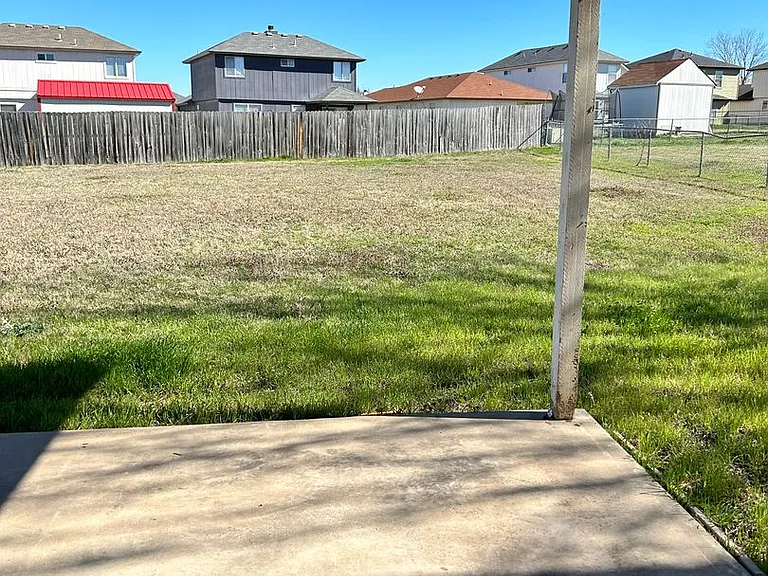 2203 Tracey Ann Ln — Photo 3