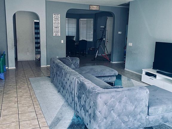 5th image of 5844 Marseilles Dr