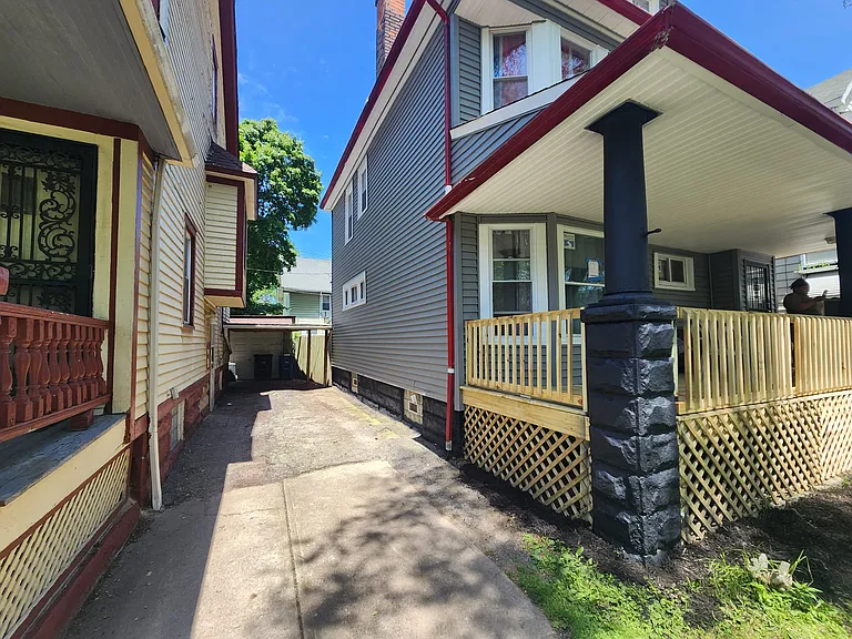 9013 Kempton Ave — Photo 8