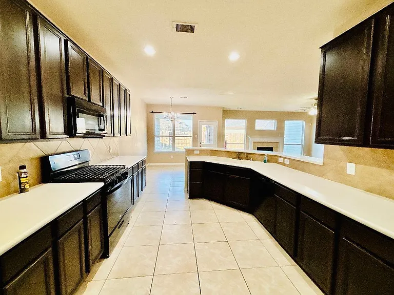 9947 Valance Way — Photo 7