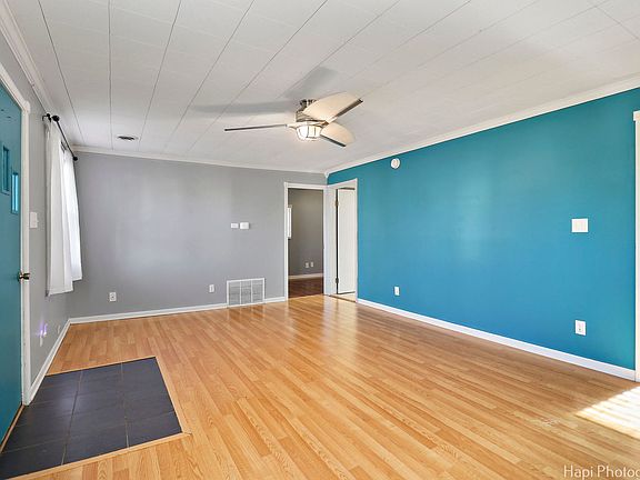 4th image of 33831 N Prospect Dr