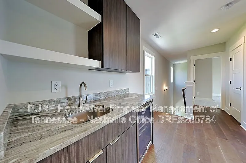 4 bed, 3.5 bath, 1856 sqft, $2,950 — Photo 2