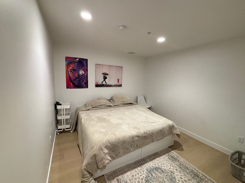 Den, bedroom or office, open space no door.