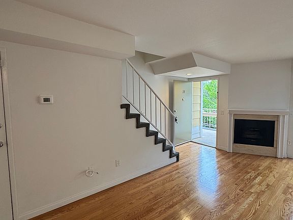3rd image of 5439 Whitsett Ave APT 14