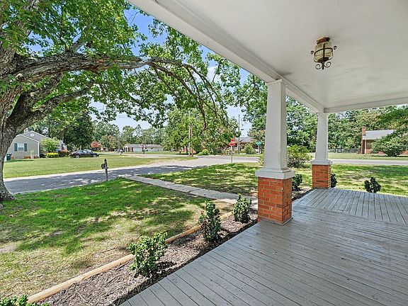 5th image of 207 Old Post Rd