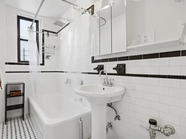 45 Martense Street 5L image 6 of 6