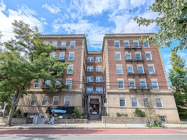 38 College Ave #4 — Photo 1