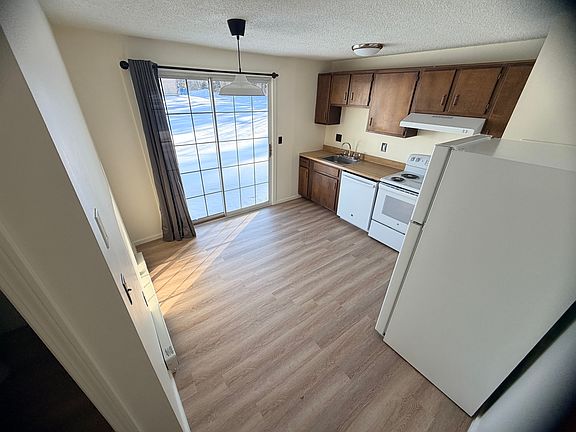 2nd image of 7 Penwood Dr #2