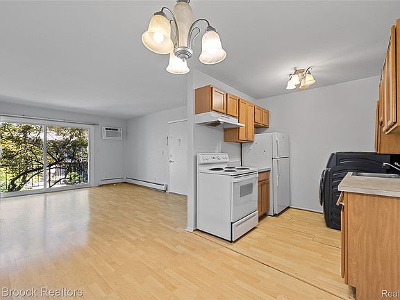 5th image of 3915 Benjamin Ave APT 8