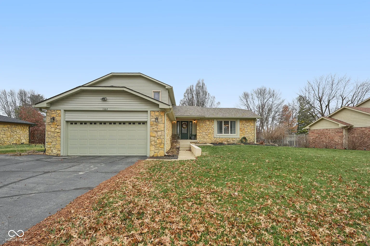 1602 Friendship Dr photo 1