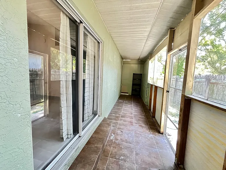 Large screen lanai that can access through garage and family room