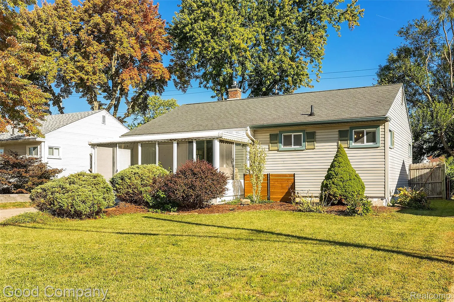 1311 Grove Rd photo 1