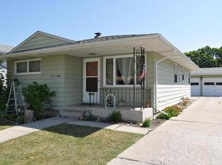 720 13th St N, Moorhead, MN 56560
