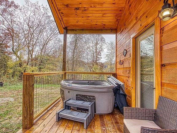 3rd image of 2691 Jessie Rd #5COZYCREEKVILLAGE