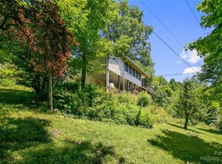 193 Mountain Page Rd, Saluda, NC 28773