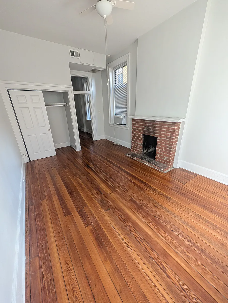 Building Photo - 311 E 13th St #5