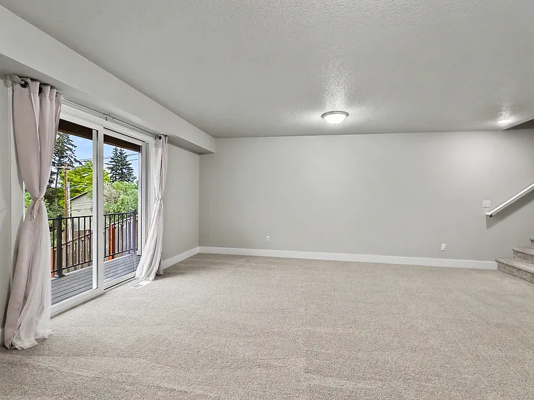 17555 SW Sunview Ln — Photo 25