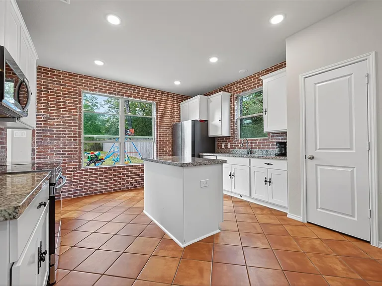 804 Pearl River Dr — Photo 8