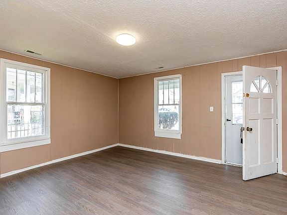4th image of 1838 Clifton Ave