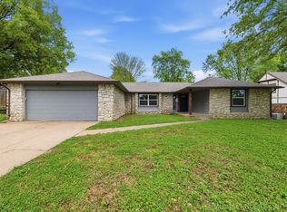 1906 Rolling Hills Dr, Bartlesville, OK 74006