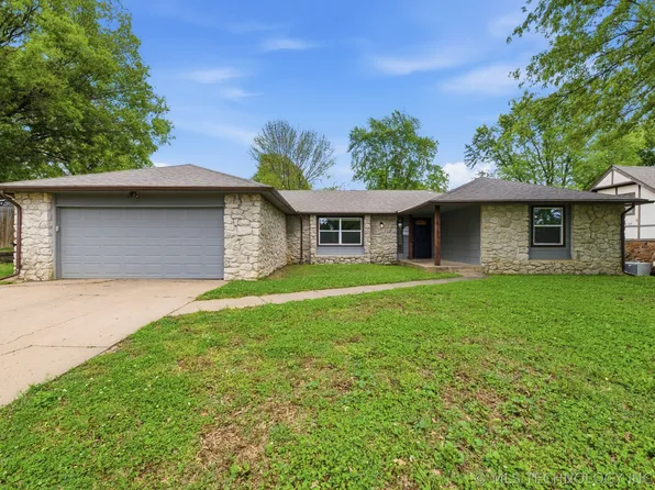 1906 Rolling Hills Dr, Bartlesville, OK 74006