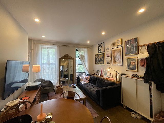 1st image of 682 Sackett St APT 2R