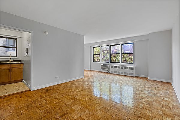 1st image of 200 E 15th St APT 6N