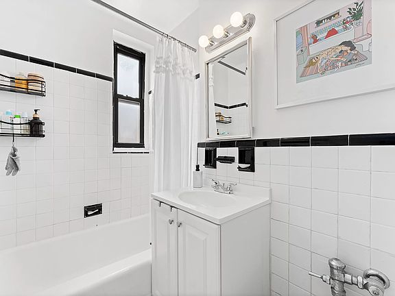 5th image of 1420 York Ave APT 4P
