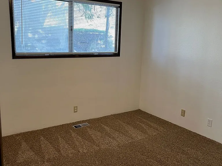 1915 Dawn Ct — Photo 5