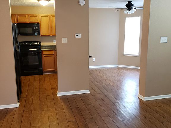 4th image of 16749 Lowell Dr