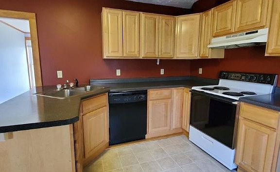 5th image of 409 E Sanborn St