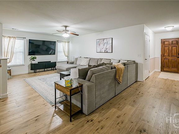 3rd image of 17 Raintree Way