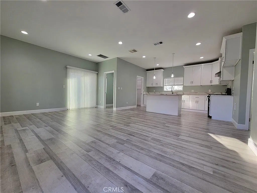 3 bed, 1200 sqft, $3,450 — Photo 4