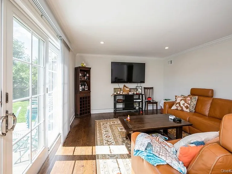 24 Sleepy Hollow Rd — Photo 14