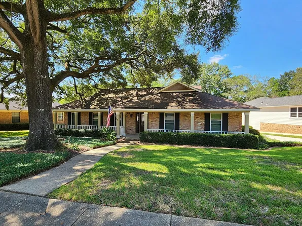 2128 Pine Needle Dr E, Mobile, AL 36609