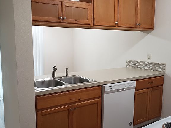 3rd image of 704 NE Kane Dr #103