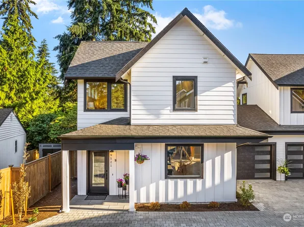 9521 NE 128th Street #B, Kirkland, WA 98034