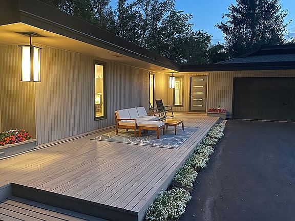 2nd image of 40 Southridge Pl