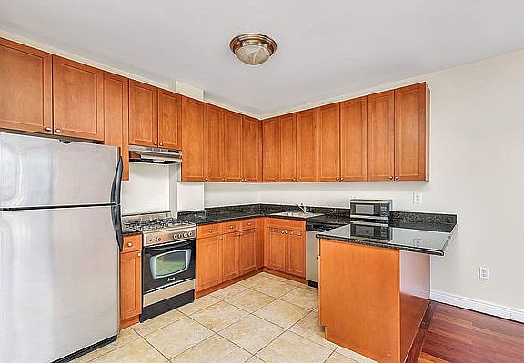 2nd image of 10-30 Jackson Ave #4C