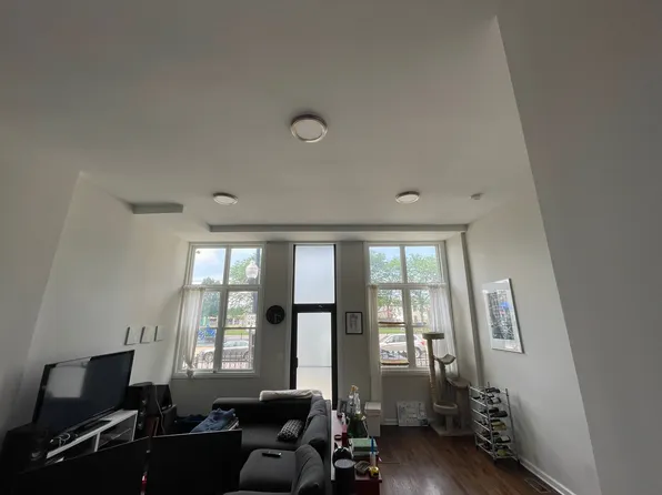 1447 W 17th St, Chicago, IL