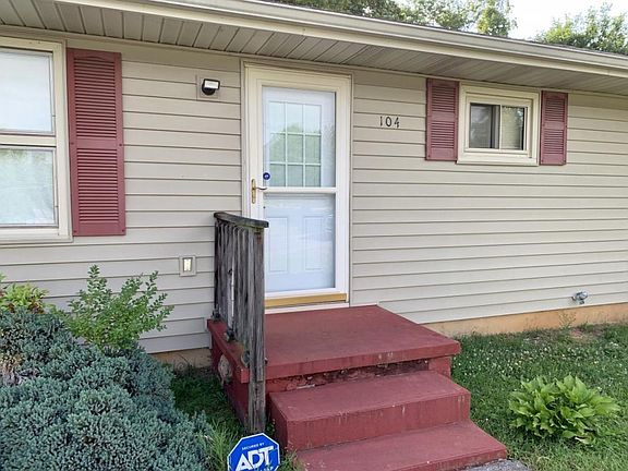 3rd image of 104 Tanglewood Dr