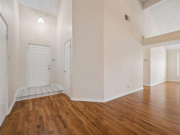 5th image of 2612 Fountainview Dr