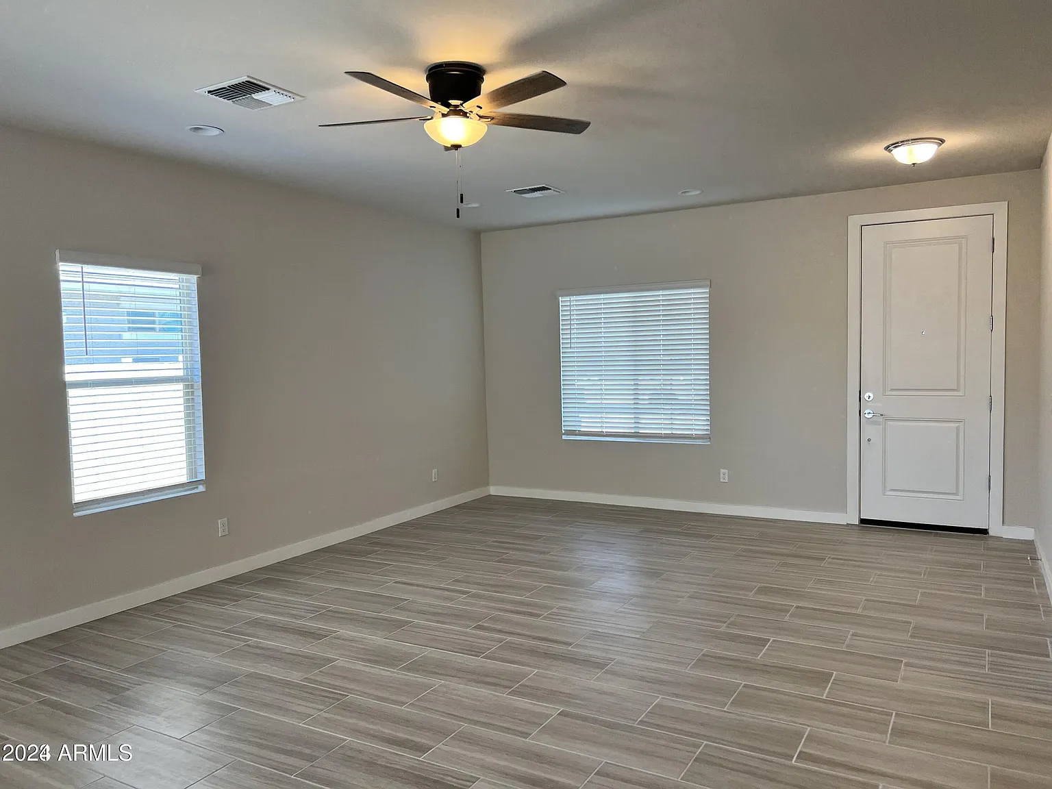 4 bed, 2033 sqft, $2,000 — Photo 2