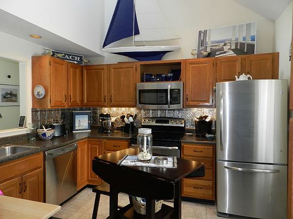 2nd image of 16 Wonderbrook Dr