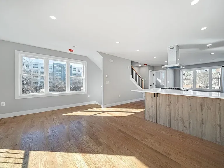 86 Blossom St #2 — Photo 10