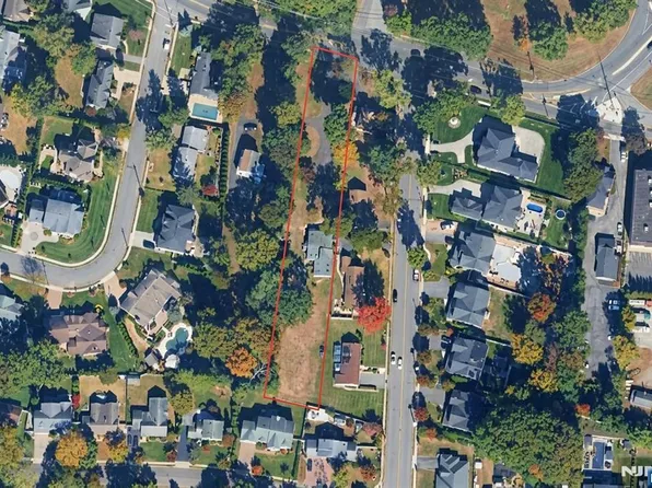38A W Ridgewood Ave, Paramus, NJ 07652