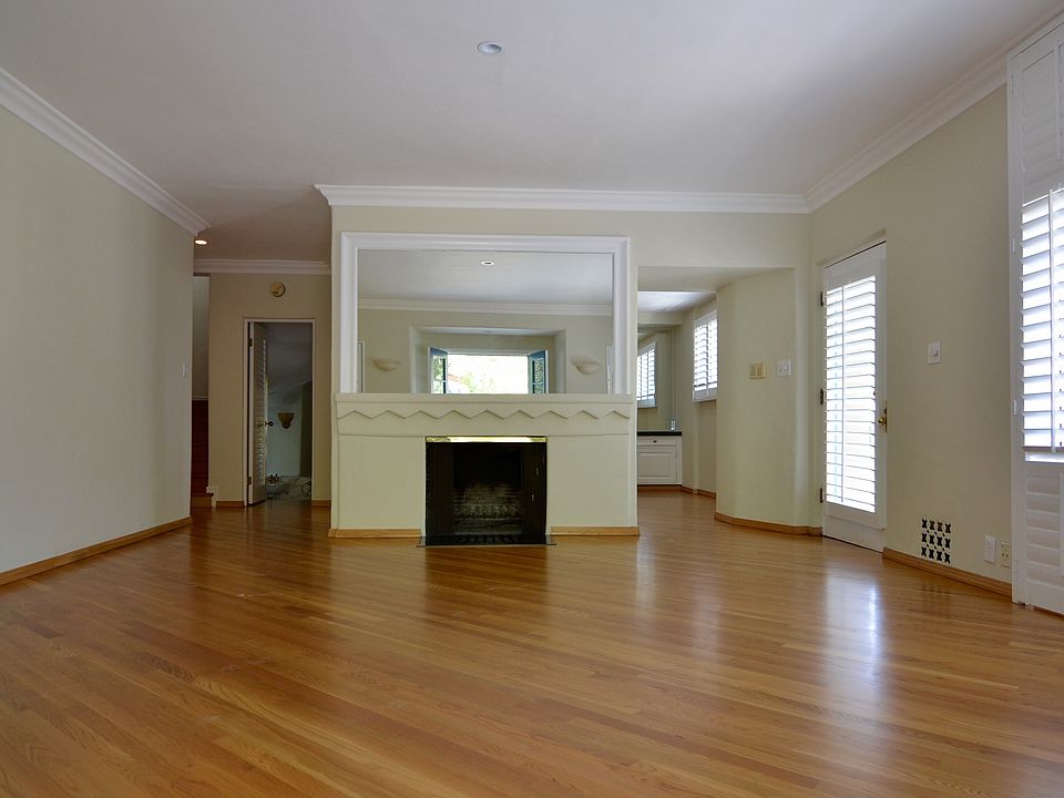 1st image of 1812 Courtney Ave