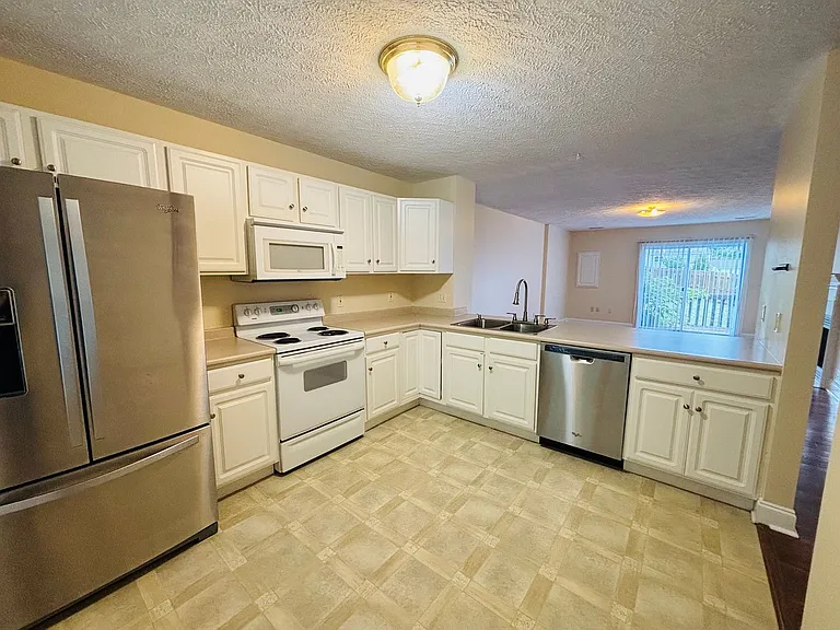 120 Willow Oak Dr — Photo 2