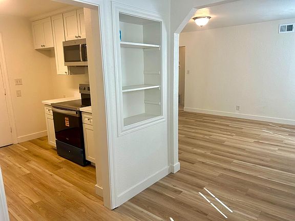 4th image of 877 Eleanor Ave